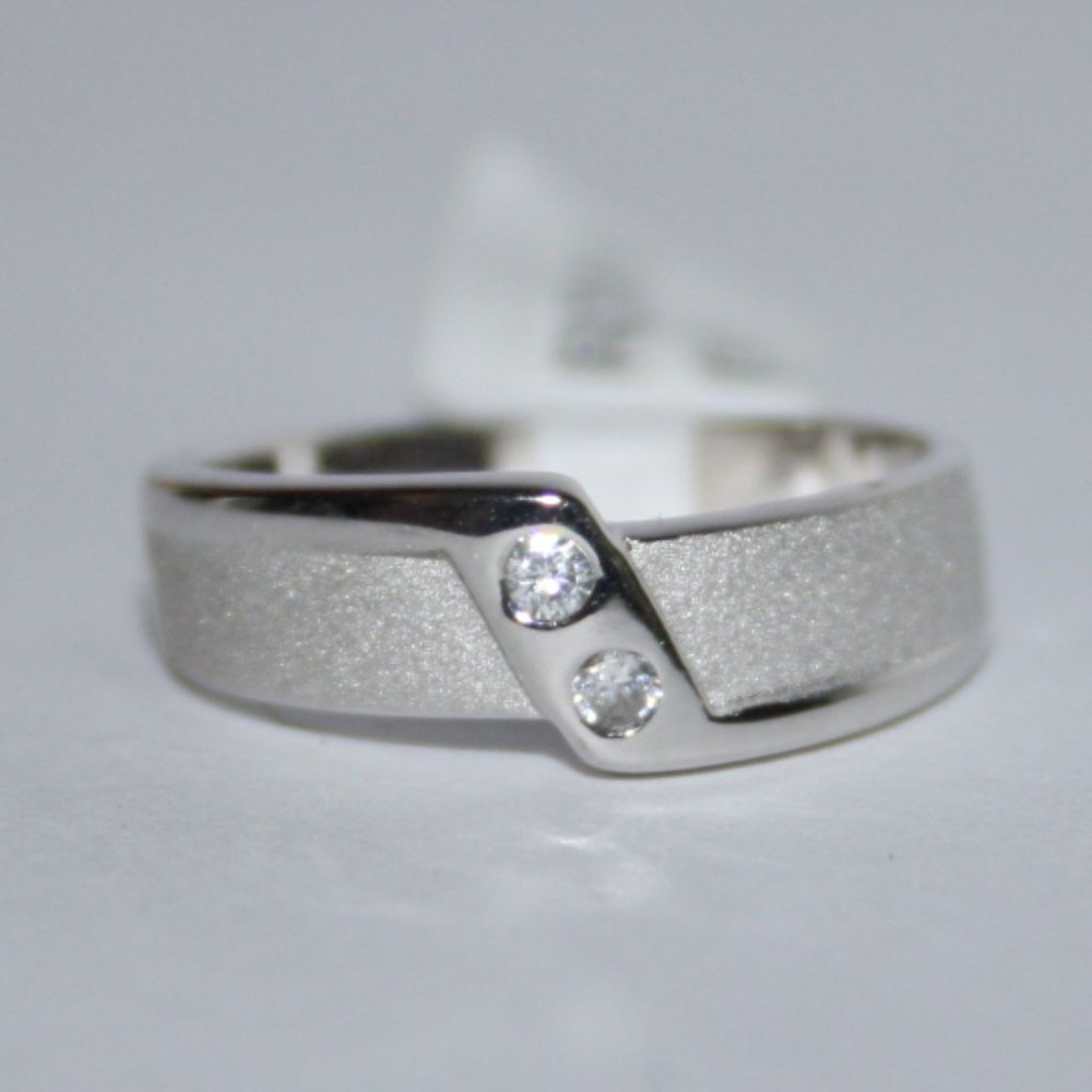 Vintagejelyfish Silver Ring with Clear Stones